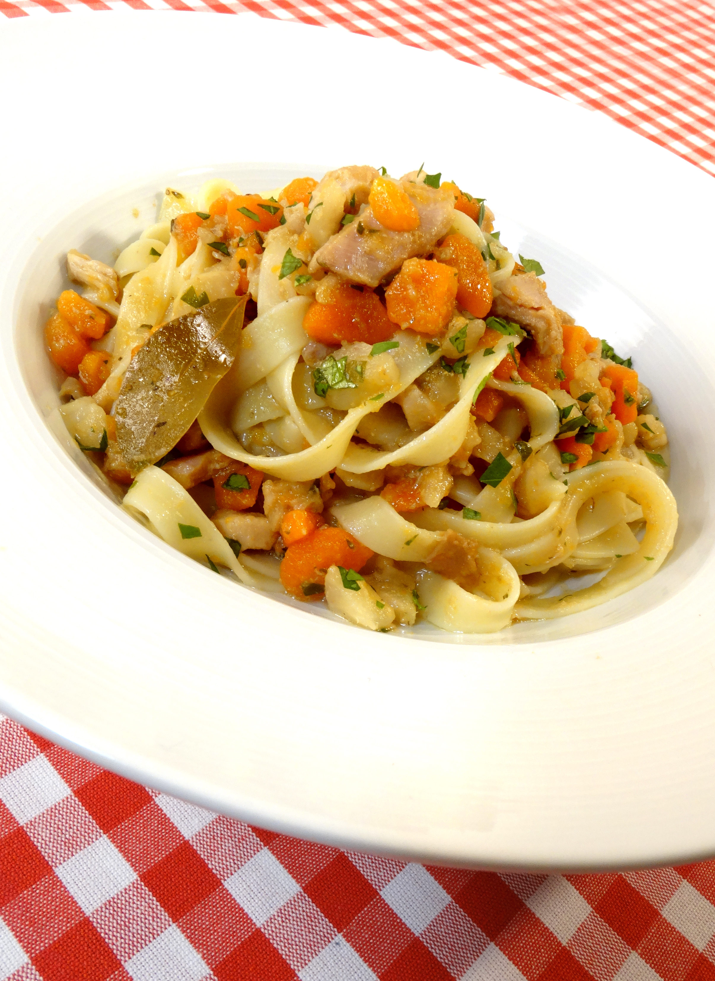 Tagliatelle s krůtím ragú