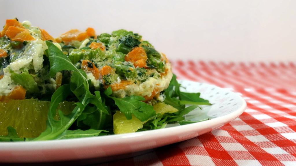 Zeleninová frittata s pomerančovým salátem